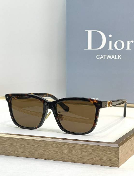 Picture of Dior Sunglasses _SKUfw76161314fw